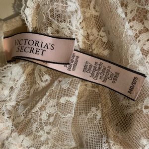 Victoria’s Secret lace bralette, with wires. Size 34 D. Cleaned, gently used